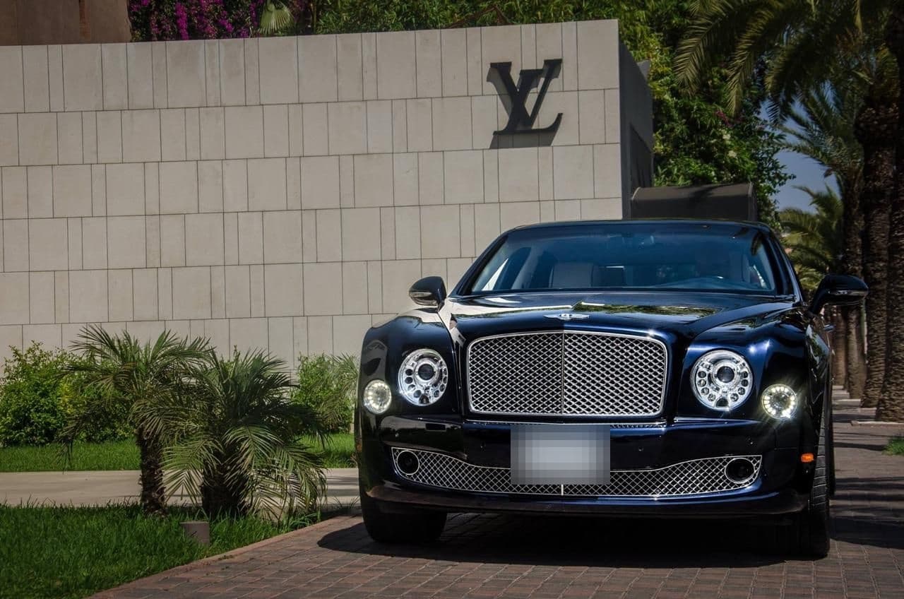 Bentley Mulsanne: grand tourer parked at Louis Vuitton